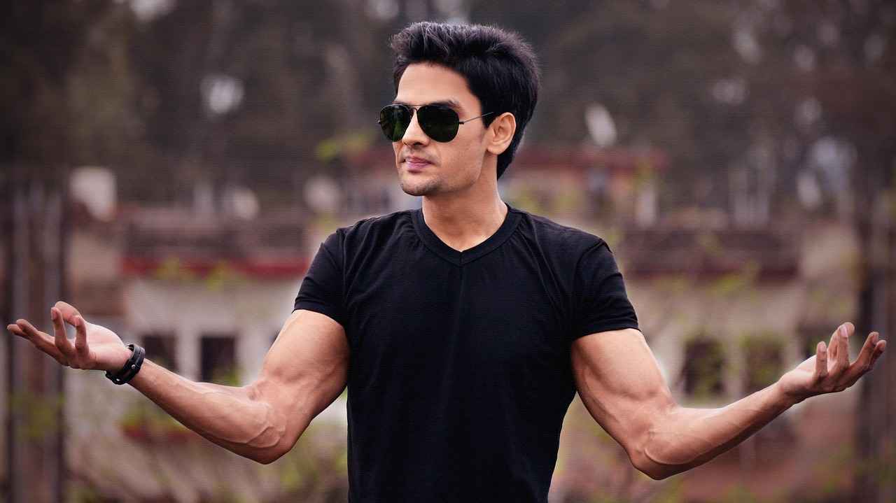 Custom Graphic T-Shirts: The Best Designs for 2025 4 Designing Your Own Custom T-Shirt