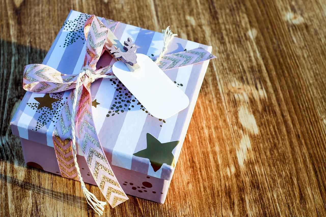 Tips for Presenting Your Custom T-Shirt Gift